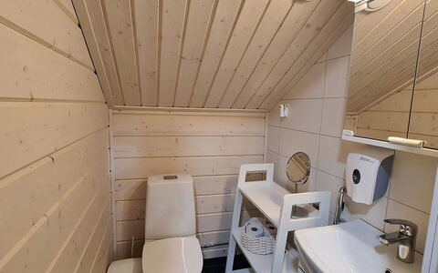 Himoksen Keiju 1: Bett, Möbel, Schlafzimmer, Interior Design, Bedding, Bettdecke, Flooring, Holz, Fussboden, Zimmer