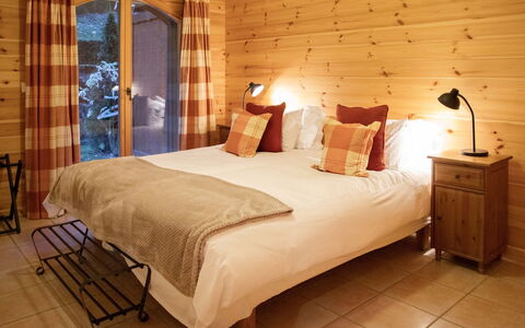 Ambre 1: Möbel, Eigentum, Komfort, Gebäude, Holz, Textil, Beleuchtung, Interior Design, Bett, Bettrahmen