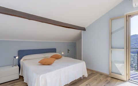Gabriella: Möbel, Komfort, Holz, Bett, Beleuchtung, Schatten, Fenster, Fussboden, Flooring