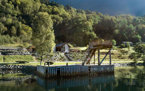 Mathias: Landschaft, Bank, See, Bergstation, Reservoir, Hütte, Ufer, Senke, Dock