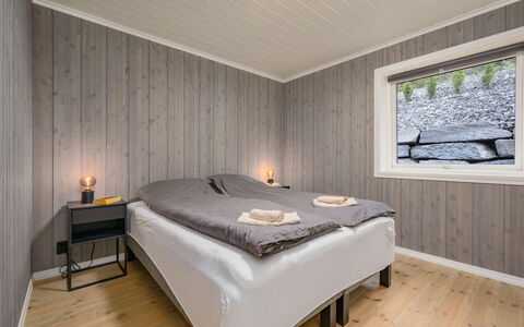 Mathias: Holz, Schlafzimmer, Fussboden, Decke, Bedding, Bettdecke, Bett, Bettrahmen, Planke, Hartholz