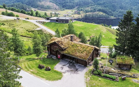 Lindefjeldbu: Pflanze, Berg, Natürliche Landschaft, Baum, Grundstueck, Fenster, Hochland, Gebäude, Steigung, Gras