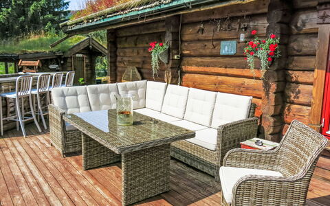 Lindefjeldbu: Möbel, Eigentum, Tabelle, Gebäude, Interior Design, Haus, Gartenmöbel, Holz, Stuhl, Baum