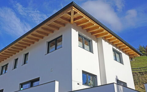 Apart Handle: Schnee, Himmel, Berg, Fenster, Wolke, Gebäude, Haus, Steigung, Baum, Hütte