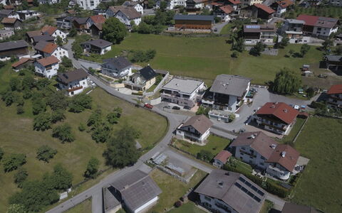 Anna: Gebäude, Eigentum, Pflanze, Grundstueck, Haus, Die Architektur, Urban Design, Baum, Landschaft, Dach