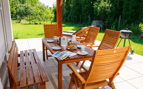 Sunstreet: Pflanze, Tabelle, Möbel, Stuhl, Holz, Tisch Im Freien, Gartenmöbel, Baum, Interior Design, Holzbeize