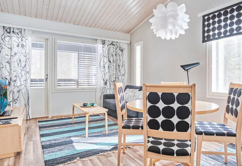 Lumi B 10: Balkon, Wohnung, Schatten, Glas, Eigentumswohnung, Geländer, Veranda, Daylighting, Deck, Gartenmöbel