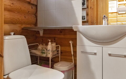 Kirnutie 3: Bad Sink, Armatur, Sinken, Badezimmer, Interior Design, Flooring, Holz, Zapfhahn, Fussboden, Installation