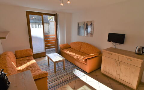 Cà Serena: Eigentum, Tabelle, Möbel, Gebäude, Komfort, Holz, Couch, Interior Design, Fussboden, Flooring