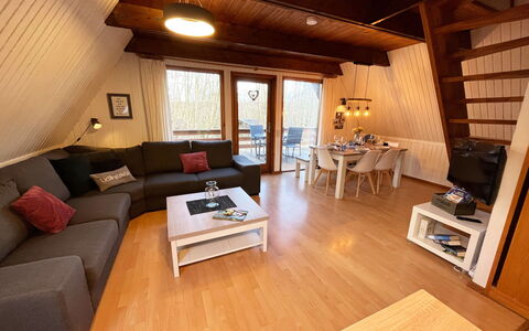 Waldrauschen: Möbel, Gebäude, Couch, Tabelle, Holz, Komfort, Interior Design, Fussboden, Wohnzimmer, Flooring