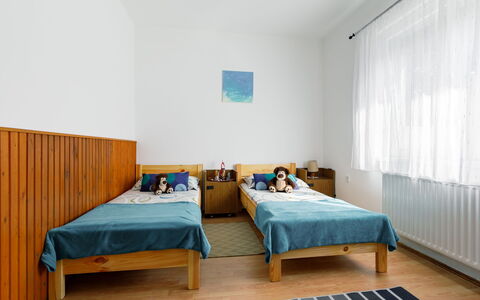 Pioneer: Möbel, Gebäude, Azurblau, Holz, Komfort, Interior Design, Flooring, Fussboden, Schatten