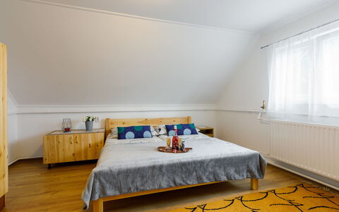 Pioneer: Eigentum, Fenster, Gebäude, Holz, Interior Design, Komfort, Flooring, Fussboden, Schatten