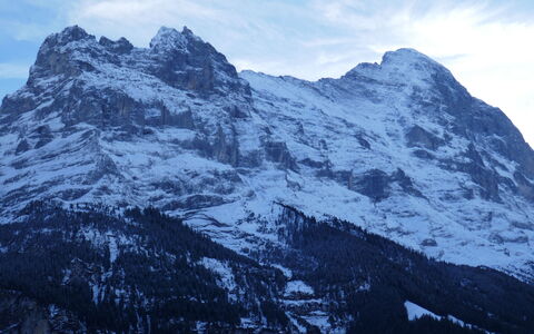 Chalet Wyssefluh: Wolke, Himmel, Berg, Schnee, Natürliche Landschaft, Welt, Steigung, Hochland, Pflanze, Terrain