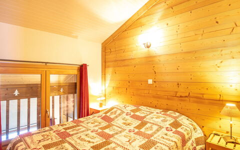 Les Avanchers-Valmorel 605: Möbel, Eigentum, Komfort, Holz, Gebäude, Bett, Beleuchtung, Interior Design, Bettrahmen, Fussboden