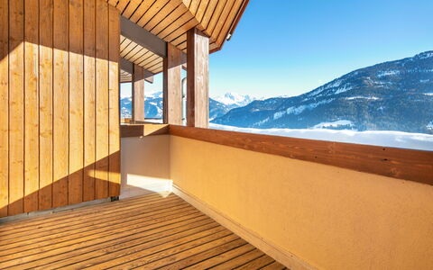 Les Avanchers-Valmorel 605: Himmel, Eigentum, Fenster, Holz, Gebäude, Schatten, Interior Design, Holzbeize, Wand, Berg