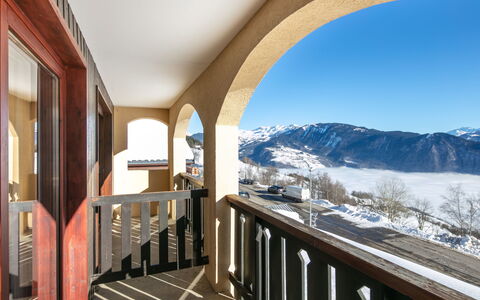 Les Avanchers-Valmorel 606: Himmel, Eigentum, Gebäude, Holz, Die Architektur, Veranda, Pflanze, Schnee, Haus, Berg