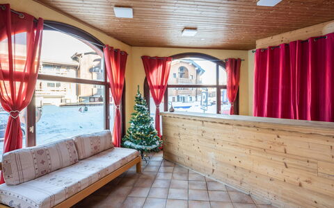 Morillon 604: Eigentum, Pflanze, Couch, Holz, Fenster, Interior Design, Die Architektur, Gebäude, Bilderrahmen, Zimmerpflanze