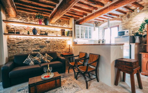 Casa San Valentino: Möbel, Tabelle, Eigentum, Holz, Interior Design, Fussboden, Wohnzimmer, Strahl, Hartholz, Grundeigentum