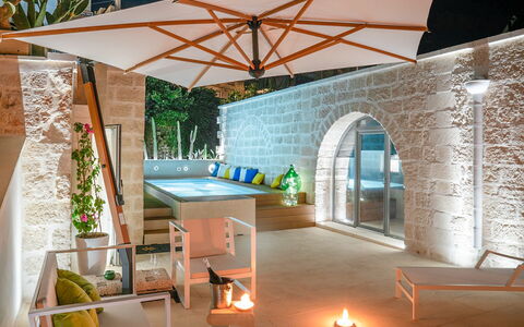 B&b Vico Bianco: Eigentum, Tabelle, Interior Design, Holz, Die Architektur, Flooring, Wohnzimmer, Schatten, Fussboden, Grundeigentum