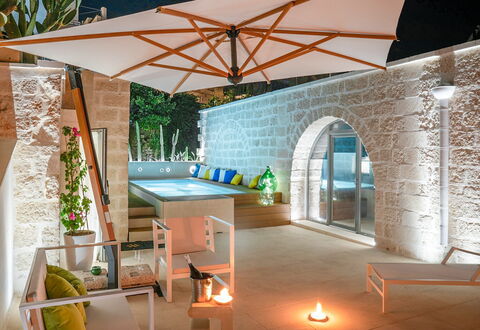 B&b Vico Bianco: Eigentum, Tabelle, Interior Design, Holz, Die Architektur, Flooring, Wohnzimmer, Schatten, Fussboden, Grundeigentum