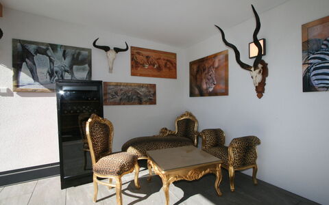 Uderns 300: Eigentum, Möbel, Gebäude, Stuhl, Holz, Bilderrahmen, Tabelle, Interior Design, Fussboden, Flooring