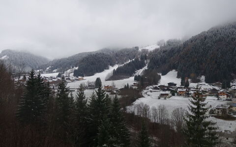 Le Bionnassay: Wolke, Himmel, Gebäude, Schnee, Pflanze, Fenster, Welt, Steigung, Ast, Baum