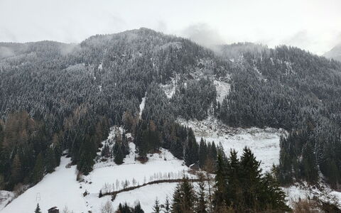 Stark: Himmel, Berg, Wolke, Schnee, Pflanze, Steigung, Baum, Hochland, Lärche, Natürliche Landschaft