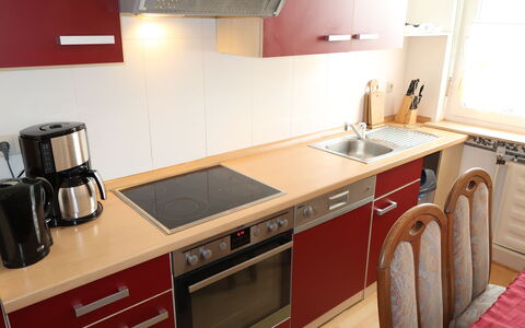 Nordlicht: Cabinetry, Spüle, Countertop, Eigentum, Sinken, Zapfhahn, Küche, Herd, Holz, Küchengerät