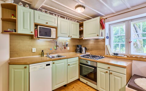 Sunny Slope & Sauna: Küche, Holz, Interior Design, Cabinetry, Küchengerät, Countertop, Major Appliance, Flooring, Fussboden, Schublade