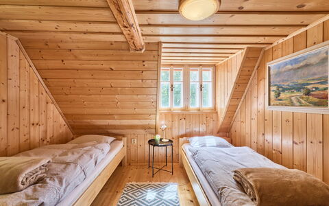 Sunny Slope & Sauna: Interior Design, Flooring, Holz, Fussboden, Schlafzimmer, Decke, Holzboden, Bett, Möbel, Zimmer