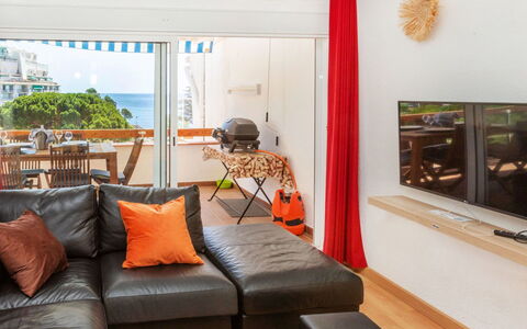 Miramar Salions: Möbel, Interior Design, Couch, Wohnzimmer, Flooring, Fussboden, Zimmer, Wohnung, Tabelle, Beleuchtung