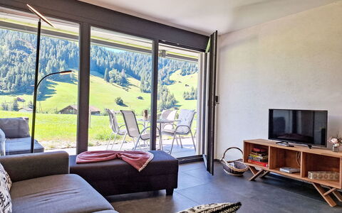 Greenview: Möbel, Interior Design, Couch, Zimmer, Wohnzimmer, Decke, Stuhl, Teppich, Armlehne