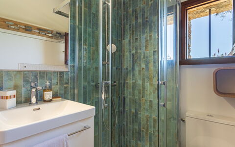 Village des Fourches: Interior Design, Armatur, Flooring, Fussboden, Badezimmer, Beleuchtung, Decke, Installation, Sinken, Zapfhahn
