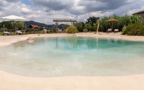 Villa Tavernacce: Wasser, Himmel, Wolke, Eigentum, Pflanze, Schwimmbad, Azurblau, Baum, Aqua