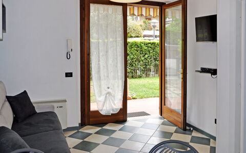 La Casara a: Pflanze, Gebäude, Himmel, Fenster, Baum, Grundstueck, Haus, Urban Design, Wohngebiet, Grundeigentum