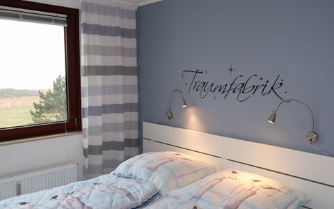 Sander: Eigentum, Azurblau, Komfort, Holz, Textil, Gebäude, Interior Design, Bettrahmen, Pflanze, Fussboden
