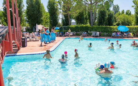 Desenzano 9: Wasser, Schwimmbad, Himmel, Erholung Im Freien, Baum, Freizeit, Erholung, Spass, Sport, Freizeitzentrum