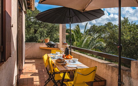 La Planquette: Möbel, Gartenmöbel, Stuhl, Schatten, Tisch Im Freien, Blumentopf, Zimmerpflanze, Balkon, Holzbeize, Küche & Esszimmer Tisch