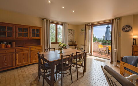 La Planquette: Möbel, Flooring, Interior Design, Holz, Tabelle, Küche & Esszimmer Tisch, Fussboden, Esszimmer, Stuhl, Zimmer