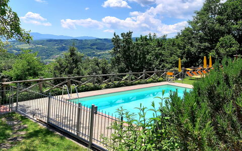 Villa Renaccio: Schwimmbad, Freizeit, Eco Hotel, Gartenmöbel, Zaun, Resort, Hazienda, Villa, Ferienort