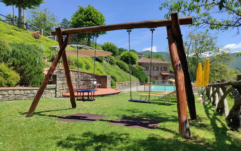 Villa Renaccio: Himmel, Pflanze, Baum, Schatten, Grundstueck, Freizeit, Holz, Landschaft, Gras, Erholung