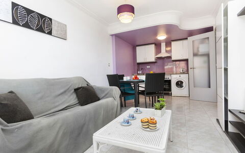 Salou 718: Tabelle, Möbel, Couch, Eigentum, Gebäude, Interior Design, Beleuchtung, Komfort, Wohnzimmer, Fussboden