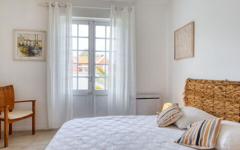 Soulac 628: Möbel, Eigentum, Fenster, Komfort, Holz, Gelb, Textil, Tür, Interior Design, Stuhl