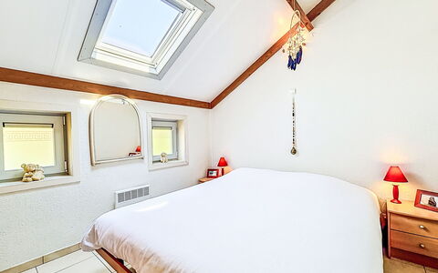 De Haan 990: Bett, Möbel, Interior Design, Schlafzimmer, Decke, Fussboden, Bettdecke, Zimmer, Flooring, Bedding