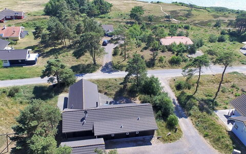 Ansgar - 150M from the Sea: Holz, Möbel, Wohnung, Zimmer, Decke, Holzbeize, Stuhl, Hartholz, Lack, Holz