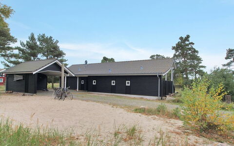 Ansgar - 150M from the Sea: Holz, Möbel, Wohnung, Zimmer, Decke, Holzbeize, Stuhl, Hartholz, Lack, Holz