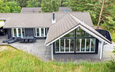 Ansgar - 150M from the Sea: Holz, Möbel, Wohnung, Zimmer, Decke, Holzbeize, Stuhl, Hartholz, Lack, Holz