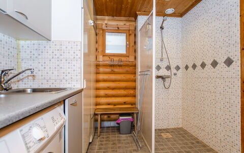 Kuukkeli: Bett, Möbel, Schlafzimmer, Interior Design, Bedding, Bettdecke, Flooring, Holz, Fussboden, Zimmer