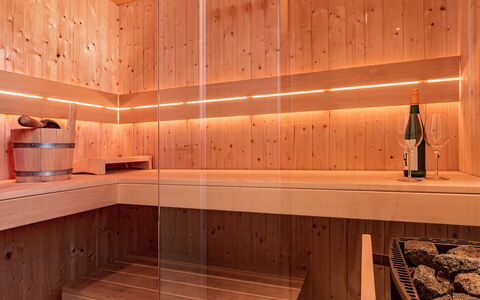Lakeside Village 38 (+ Sauna): Cabinetry, Gebäude, Holz, Holzbeize, Interior Design, Küche, Flooring, Fussboden, Wand, Hartholz