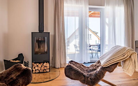 Lakeside Village 42: Möbel, Komfort, Gebäude, Holz, Flooring, Vorhang, Interior Design, Fussboden, Haus, Laminatboden
